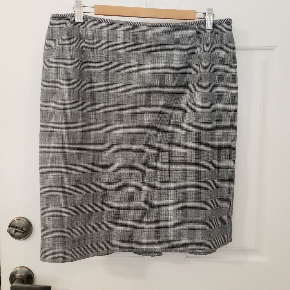 Talbots size 14 Petite Black and White Hounds tooth